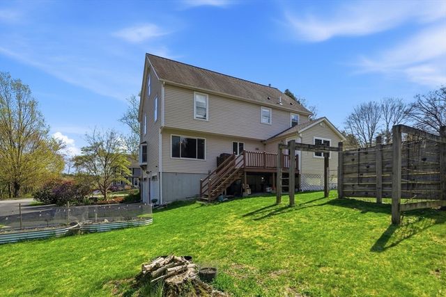 8 Villanova Dr, Westford, MA 01886