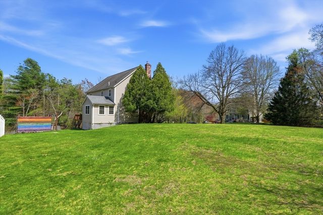 8 Villanova Dr, Westford, MA 01886