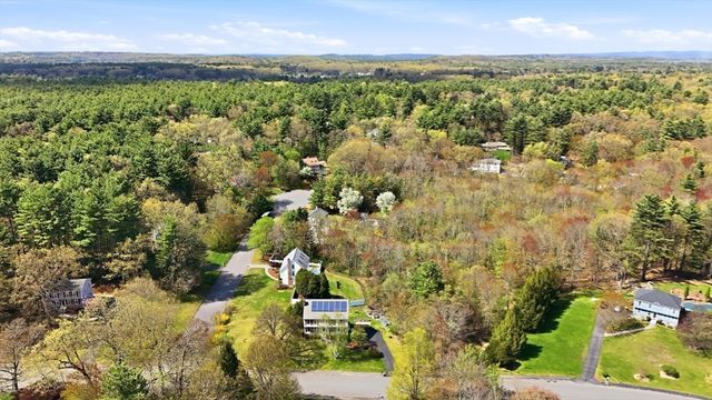8 Villanova Dr, Westford, MA 01886