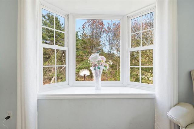 8 Villanova Dr, Westford, MA 01886