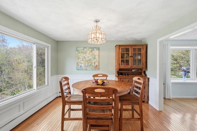 8 Villanova Dr, Westford, MA 01886