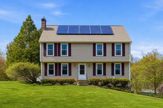 8 Villanova Dr, Westford, MA 01886