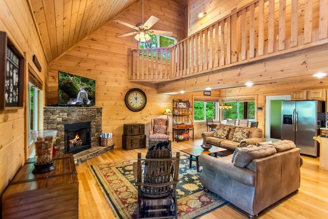 661 Evergreen Lane, Mineral Bluff, GA 30559