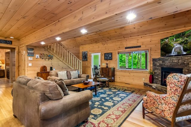 661 Evergreen Lane, Mineral Bluff, GA 30559