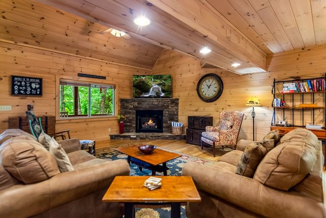 661 Evergreen Lane, Mineral Bluff, GA 30559