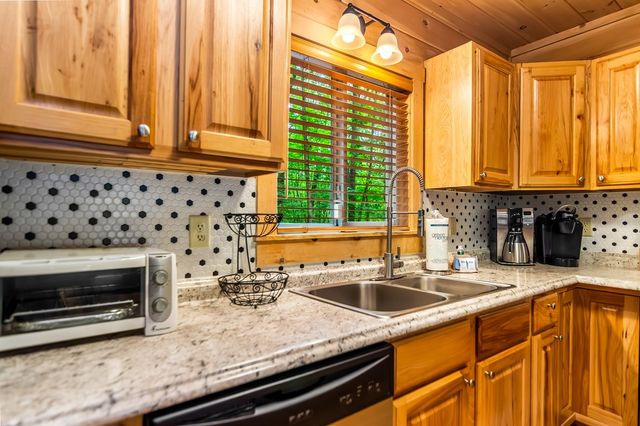 661 Evergreen Lane, Mineral Bluff, GA 30559