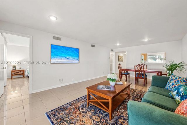 9301 Sunrise Lakes Blvd 105, Sunrise, FL 33322