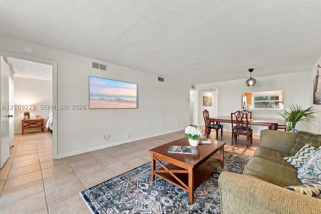 9301 Sunrise Lakes Blvd 105, Sunrise, FL 33322