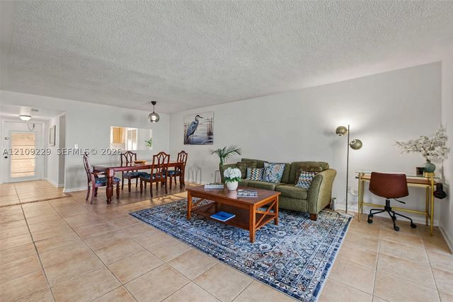 9301 Sunrise Lakes Blvd 105, Sunrise, FL 33322