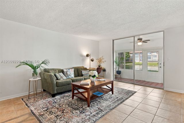 9301 Sunrise Lakes Blvd 105, Sunrise, FL 33322