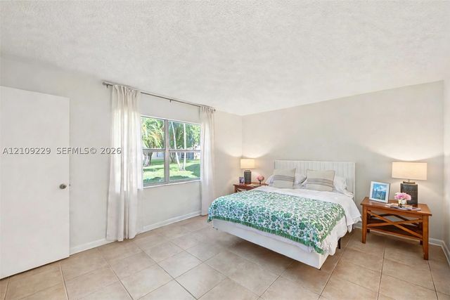 9301 Sunrise Lakes Blvd 105, Sunrise, FL 33322