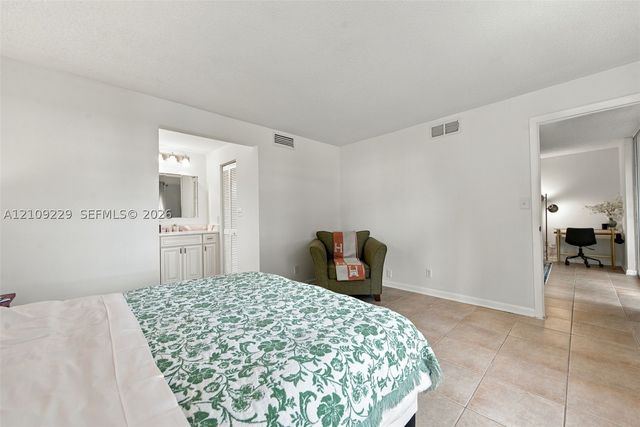 9301 Sunrise Lakes Blvd 105, Sunrise, FL 33322