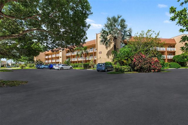 9301 Sunrise Lakes Blvd 105, Sunrise, FL 33322