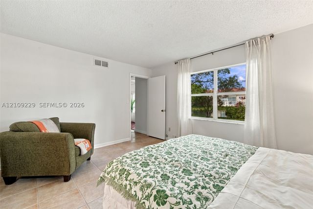 9301 Sunrise Lakes Blvd 105, Sunrise, FL 33322