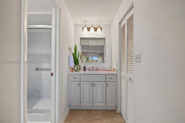 9301 Sunrise Lakes Blvd 105, Sunrise, FL 33322
