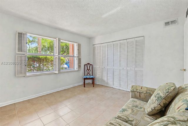 9301 Sunrise Lakes Blvd 105, Sunrise, FL 33322