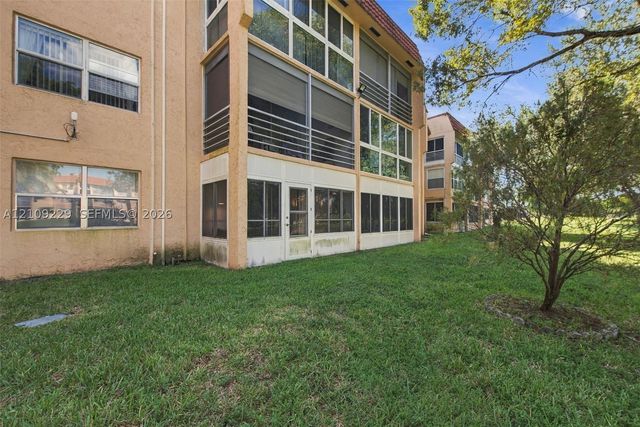9301 Sunrise Lakes Blvd 105, Sunrise, FL 33322
