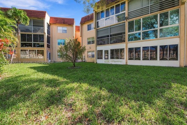 9301 Sunrise Lakes Blvd 105, Sunrise, FL 33322
