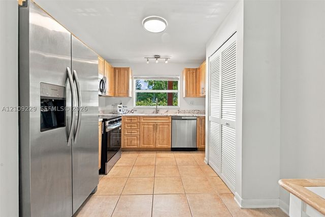 9301 Sunrise Lakes Blvd 105, Sunrise, FL 33322