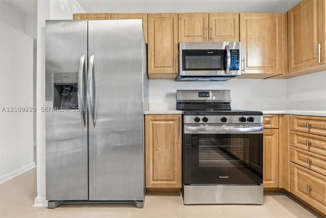 9301 Sunrise Lakes Blvd 105, Sunrise, FL 33322
