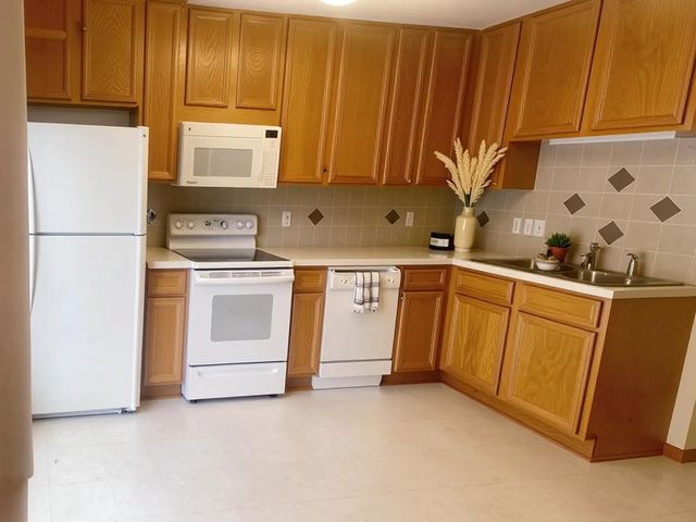 312 Wagon Wheel Lane, Chaska, MN 55318