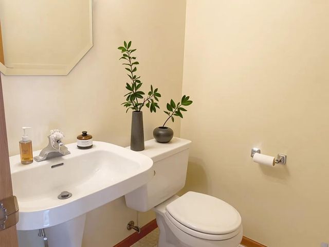 312 Wagon Wheel Lane, Chaska, MN 55318