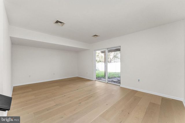 729 E OAK ST, Norristown, PA 19401