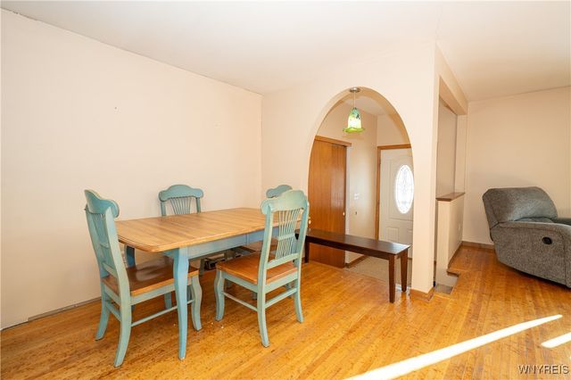 16 Oakwood Drive, Cheektowaga, NY 14227