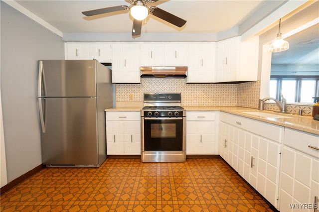 16 Oakwood Drive, Cheektowaga, NY 14227