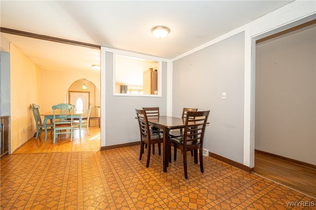 16 Oakwood Drive, Cheektowaga, NY 14227