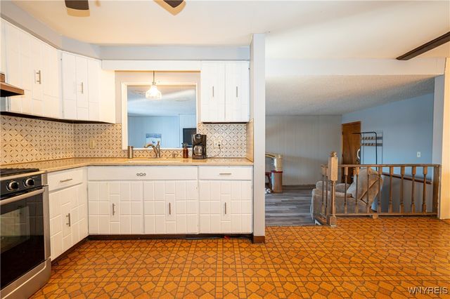 16 Oakwood Drive, Cheektowaga, NY 14227