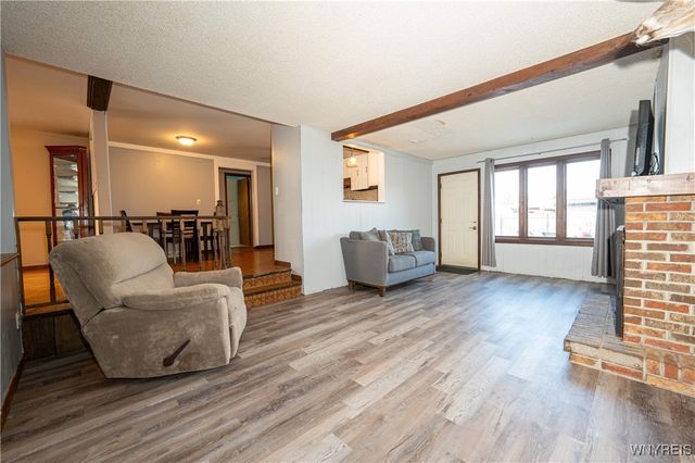 16 Oakwood Drive, Cheektowaga, NY 14227