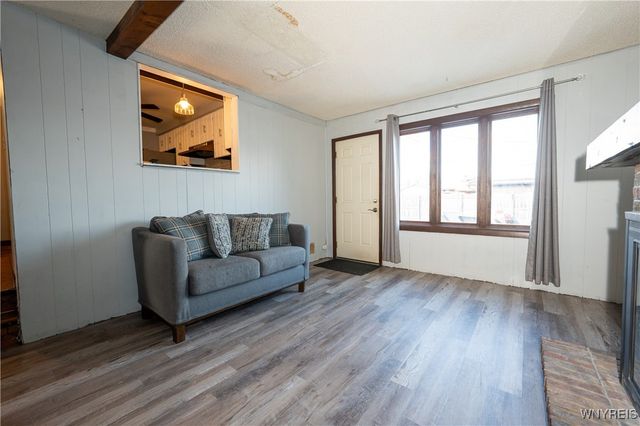 16 Oakwood Drive, Cheektowaga, NY 14227