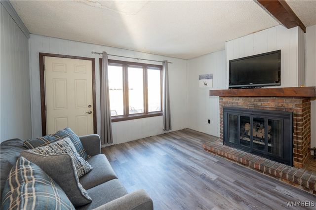 16 Oakwood Drive, Cheektowaga, NY 14227