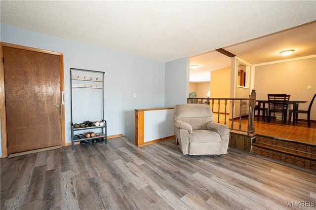 16 Oakwood Drive, Cheektowaga, NY 14227