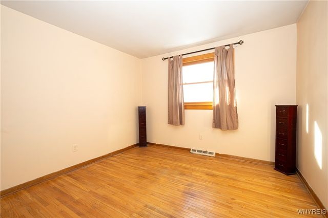 16 Oakwood Drive, Cheektowaga, NY 14227