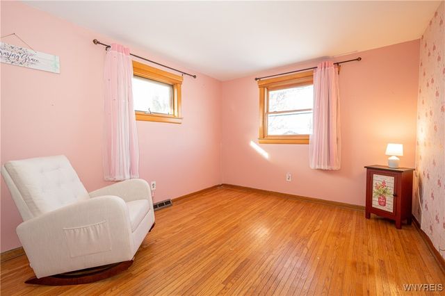 16 Oakwood Drive, Cheektowaga, NY 14227