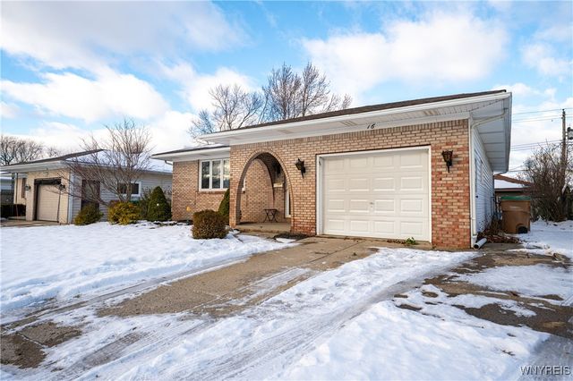 16 Oakwood Drive, Cheektowaga, NY 14227
