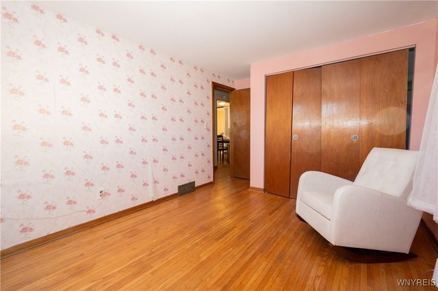 16 Oakwood Drive, Cheektowaga, NY 14227