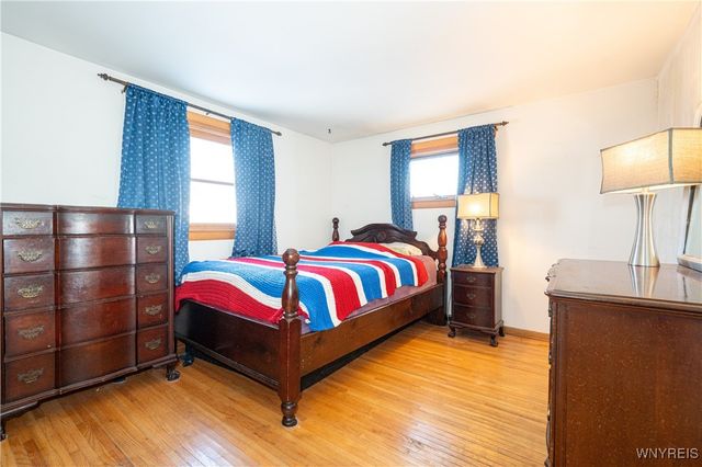 16 Oakwood Drive, Cheektowaga, NY 14227