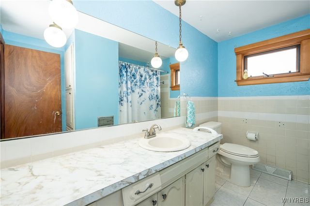 16 Oakwood Drive, Cheektowaga, NY 14227