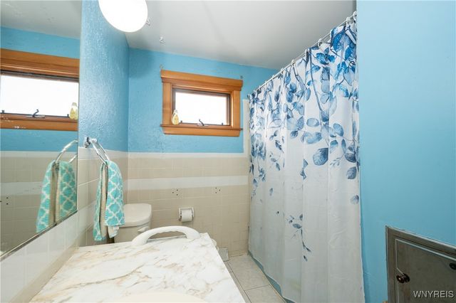 16 Oakwood Drive, Cheektowaga, NY 14227