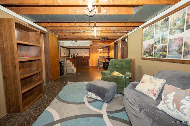 16 Oakwood Drive, Cheektowaga, NY 14227