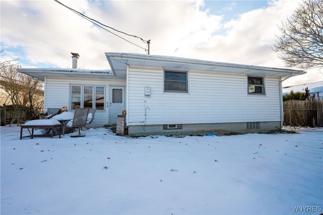 16 Oakwood Drive, Cheektowaga, NY 14227