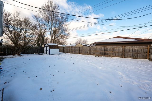 16 Oakwood Drive, Cheektowaga, NY 14227