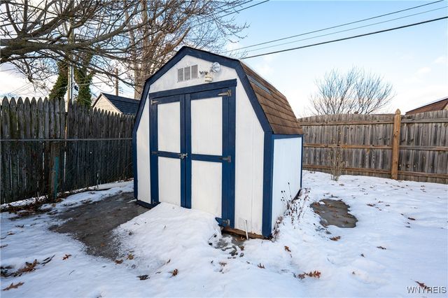 16 Oakwood Drive, Cheektowaga, NY 14227