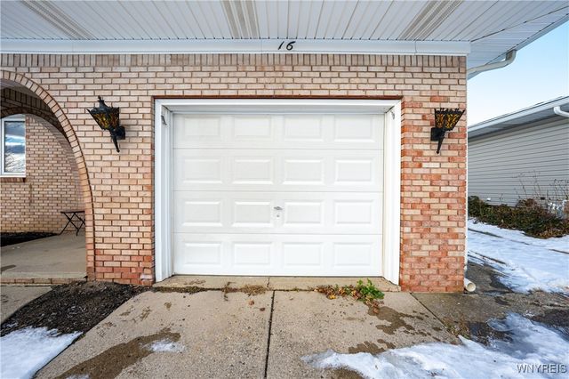 16 Oakwood Drive, Cheektowaga, NY 14227