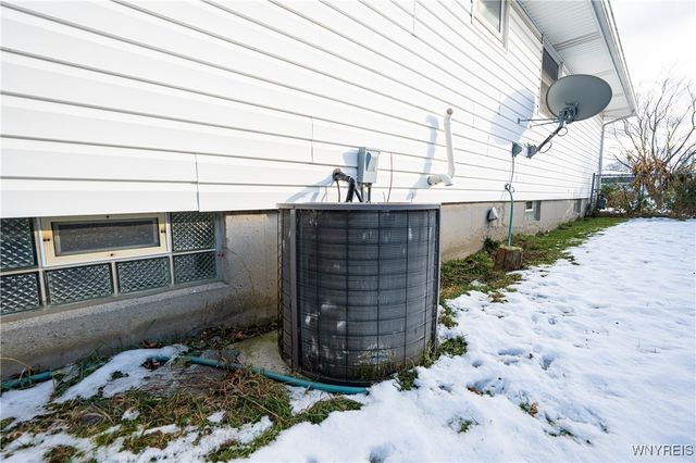 16 Oakwood Drive, Cheektowaga, NY 14227