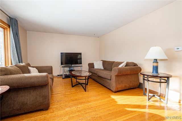 16 Oakwood Drive, Cheektowaga, NY 14227