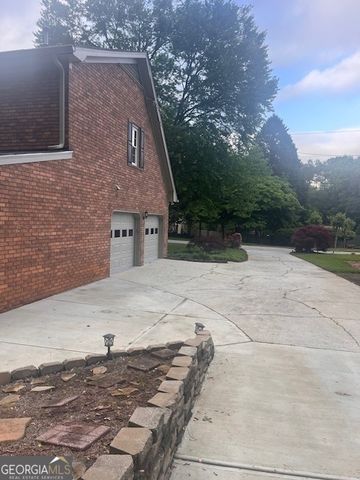 871 Cedar Trace SW, Lilburn, GA 30047